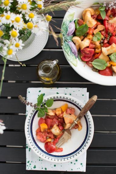 Pomidorowa sałatka chlebowa „Panzanella”